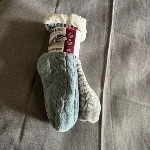 Muk Luks  women Cozy Blue and White Socks